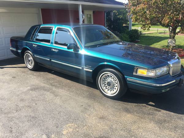 1997 Lincoln Town Car Executive for sale in Elizabeth, PA