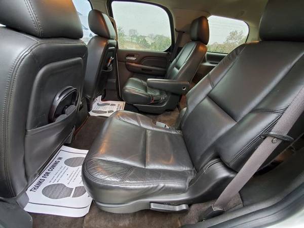 2011 Cadillac Escalade Sport Utility 4D AWD V8, Flex Fuel, 6.2 Liter... for sale in Hillsboro, IL – photo 20