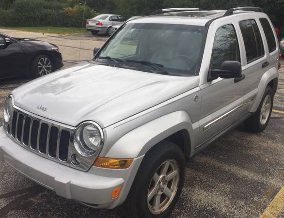 2005 Jeep Liberty Limited- 4x4- Clean for sale in Hales Corners, WI – photo 3