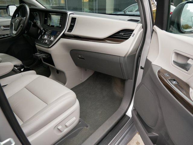 2018 Toyota Sienna XLE for sale in White Bear Lake, MN – photo 25