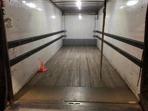 2006 Freightliner Business Class M2 106- 24' Box Delivery Truck for sale in Marysville, WA – photo 3