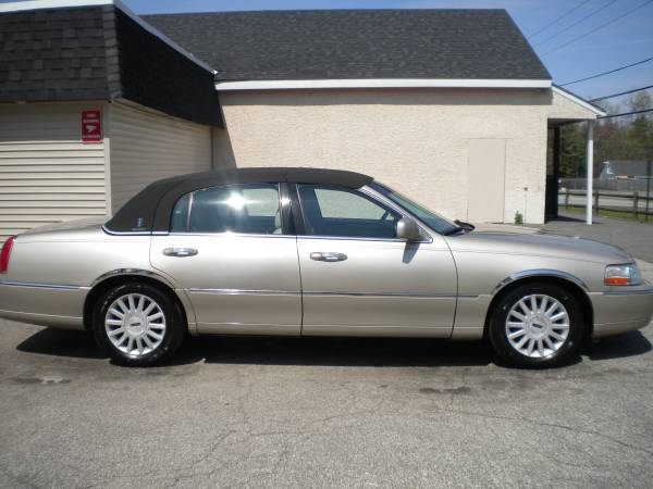 Lincoln Town Car Signature Luxury Sedan 97K miles 1 Year Warranty for sale in Hampstead, NH – photo 4