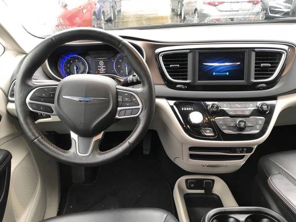 2019 Chrysler Pacifica Touring L Passenger Van for sale in Portland, OR – photo 7