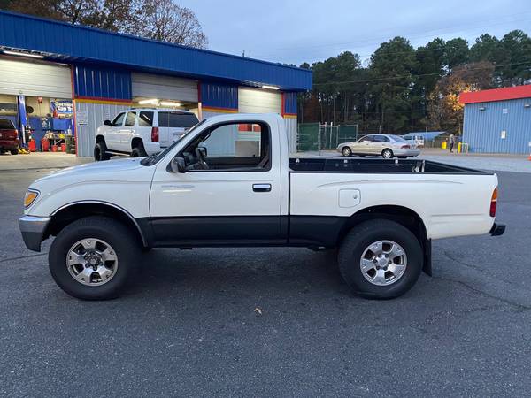 1995 TOYOTA TACOMA 4X4 PICKUP TRUCK - cars & trucks - by owner -... for sale in Fayetteville, NC – photo 2