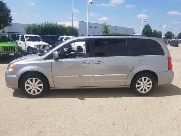 2016 Chrysler Town & Country mini-van Touring $291.25 PER for sale in Naperville, IL – photo 3