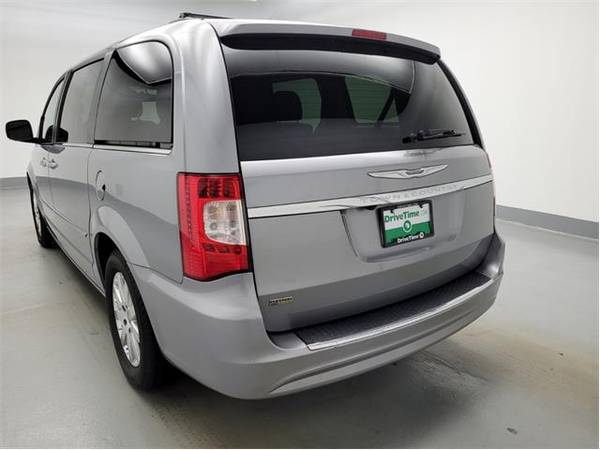 2015 Chrysler Town and Country Touring - mini-van for sale in Midlothian, IL – photo 5