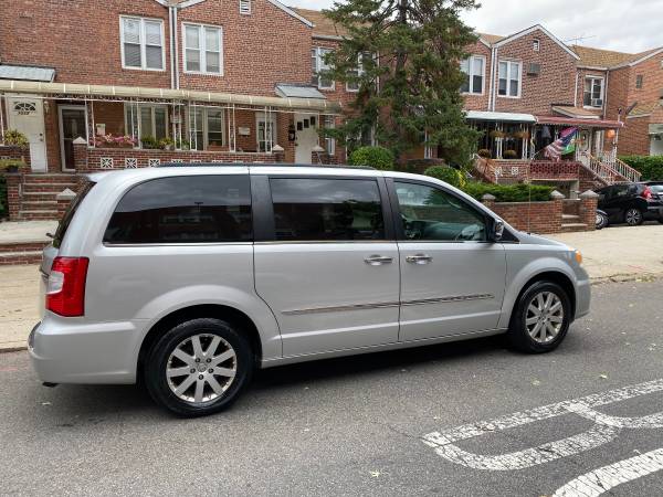 2011 Chrysler Town And Country Limited for sale in Brooklyn, NY – photo 3