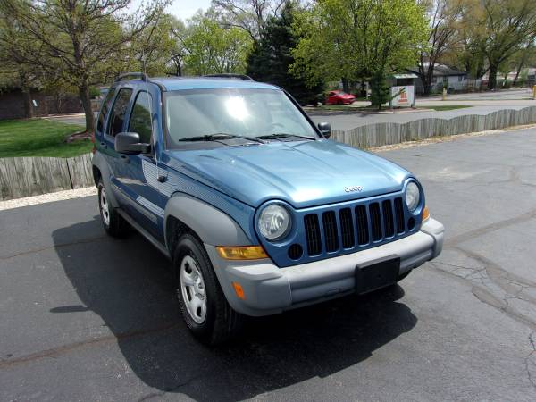 2005 Jeep Liberty 4DR 4X4 SPORT - runs and LQQKS great - nice for sale in Loves Park, IL – photo 2