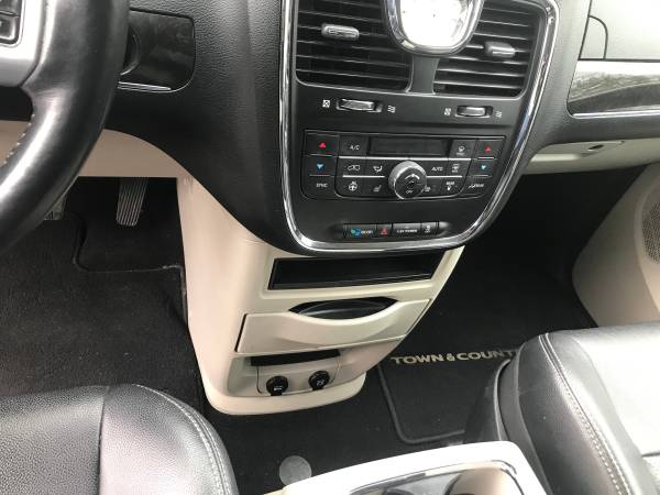 2013 Chrysler town and country - cars & trucks - by dealer - vehicle... for sale in Columbus, OH – photo 18