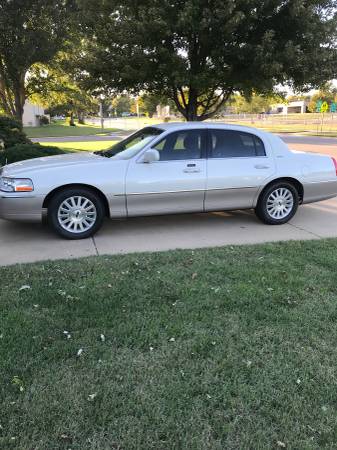 2003 Lincoln Town Car Signature Signature series 49k miles 1 owner for sale in Derby, OK