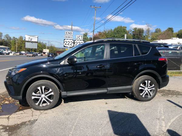 2017 Toyota RAV4 AWD 4X4 only 21,000 Miles for sale in reading, PA – photo 3