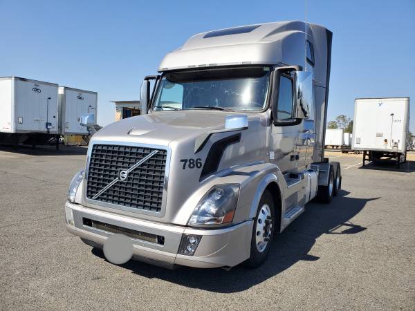 Volvo 670 Semi Truck 2016 for sale in Fort Worth, TX