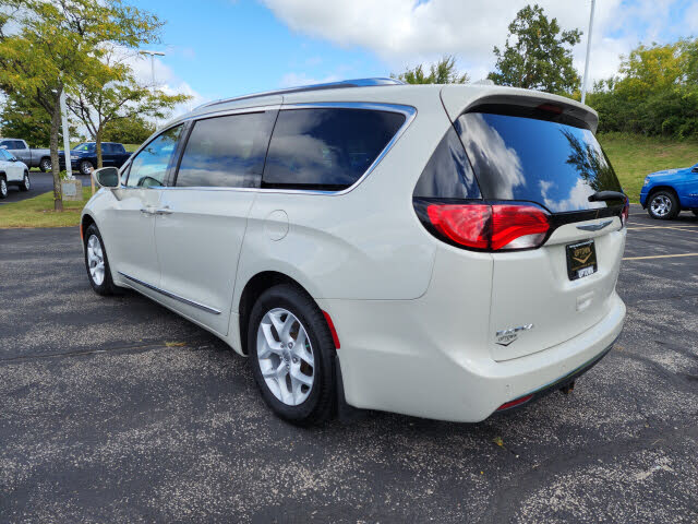 2017 Chrysler Pacifica Touring L Plus FWD for sale in Slinger, WI – photo 3