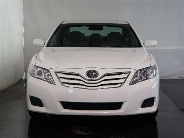 2011 Toyota Camry LE Sedan 4D - cars & trucks - by owner - vehicle... for sale in Rochester, MI – photo 3