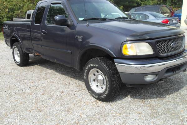 2000 Ford F-150 XLT 4X4 Ext Cab. * ONE OWNER * WINTERS COMING!! for sale in Cincinnati, OH – photo 2