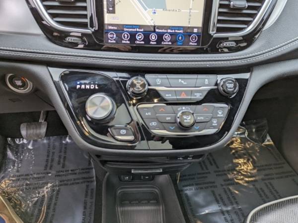 2019 Chrysler Pacifica FWD 4D Passenger Van/Minivan/Van Limited for sale in Waterloo, IA – photo 12