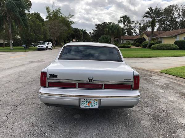 1995 Lincoln Town Car - cars & trucks - by owner - vehicle... for sale in Vero Beach, FL – photo 6
