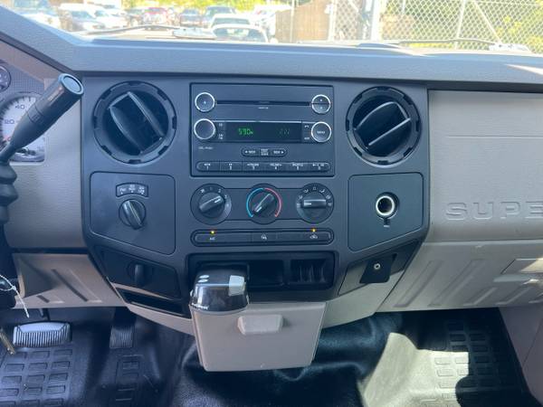 2009 Ford F-250 SD XLT Crew Cab 4WD - - by dealer for sale in Flint, MI – photo 15