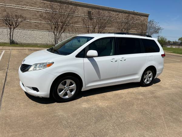 2011 Toyota SIENNA LE 1 Owner CLEAN! - - by dealer for sale in College Station , TX