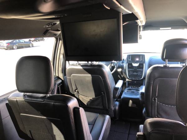 14 Chrysler Town & Country S Stow n Go, with DVD, Navi, Camera!!! -... for sale in Brooklyn, NY – photo 16