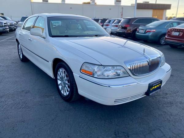 2006 Lincoln Town Car Signature 4dr Sedan Off Whit - cars & for sale in Sacramento , CA – photo 6