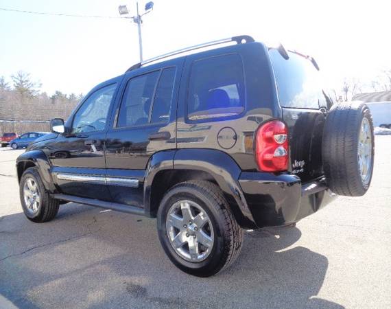 OPEN! 2005 Jeep Liberty Limited 4x4 Leather Moonroof Clean - cars &... for sale in Hampton Falls, NH – photo 5