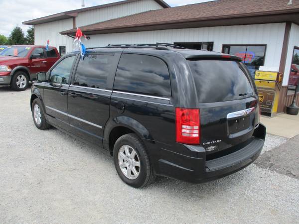 2010 Chrysler Town & Country (Guaranteed Financing) for sale in Bad Axe, MI – photo 13