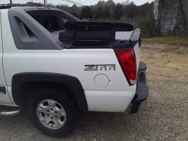 2004 Chevy avalanche z66 $4500 obo - cars & trucks - by owner -... for sale in Lancaster, NC – photo 12