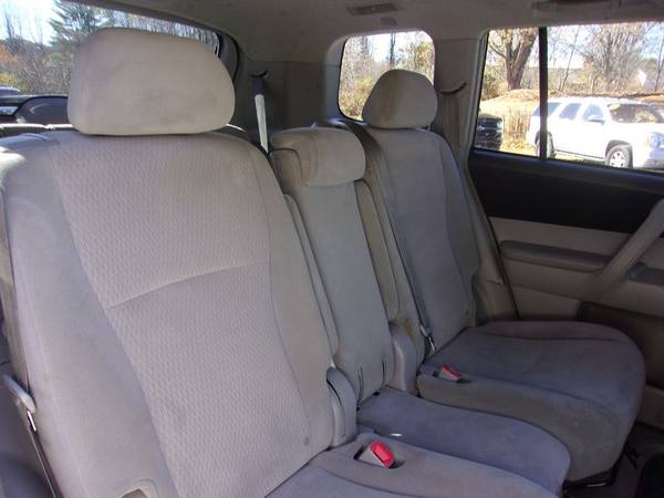 2010 Toyota Highlander Seats-8 AWD, 151k Miles, P Roof, Grey, Clean for sale in Franklin, MA – photo 12