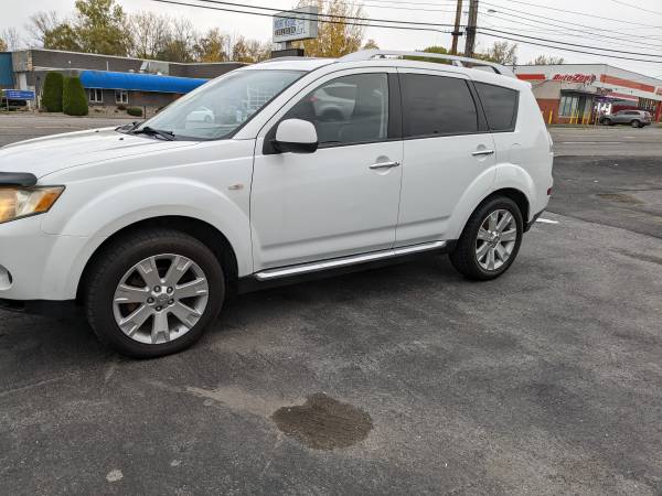 2008 Mitsubishi outlander - - by dealer - vehicle for sale in Cicero, NY – photo 2