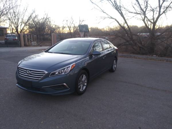 2017 Hyundai sonata 4 cilinders 2.4 with only 33,000 miles - cars &... for sale in Albuquerque, NM – photo 2