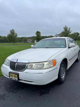 2002 Lincoln Town Car for sale for sale in Milford, NJ – photo 3