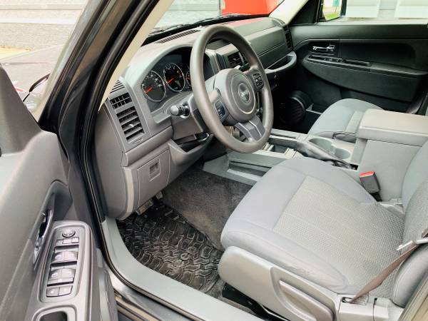 2011 JEEP LIBERTY 4X4 SUV***SALE*** - cars & trucks - by dealer -... for sale in Portland, OR – photo 9
