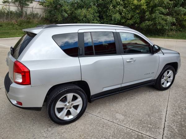 Beautiful 2012 Jeep Compass Latitude 4x4 make offer for sale in Youngstown, OH – photo 2