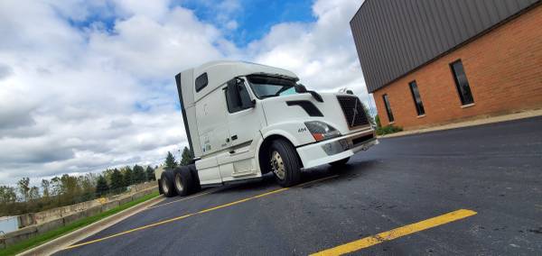 2013 VOLVO VNL670 for sale in Dundee, IL – photo 3
