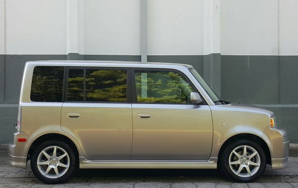 Cloud Silver 2006 Scion xB/5 Speed/30 MPGs/Bluetooth - cars for sale in Raleigh, NC