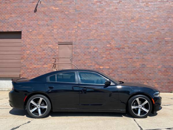 2017 DODGE CHARGER SXT / ONLY 41K MILES / SUPER NICE !!! - cars &... for sale in Omaha, IA – photo 4