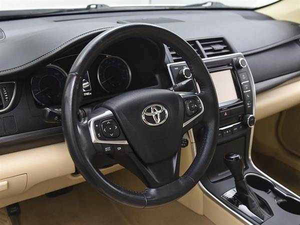 2017 Toyota Camry Hybrid XLE Sedan 4D sedan White - FINANCE ONLINE for sale in Atlanta, KS – photo 2