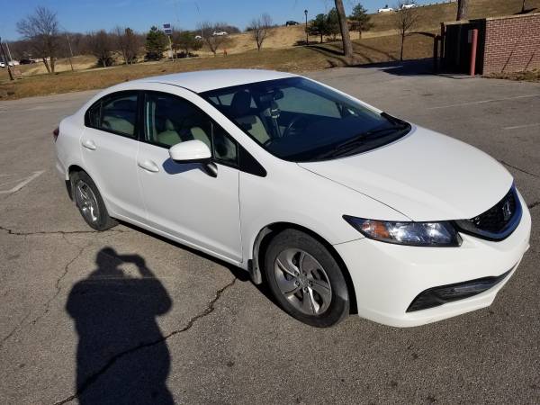 2015 HONDA CIVIC LX IN EXCELLENT CONDITION 42K MILES - cars & trucks... for sale in Shawnee Mission, MO