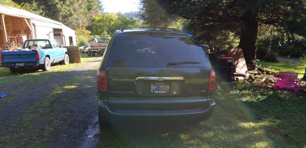 2001 Chrysler Town and Country for sale in Myrtle Point, OR – photo 2