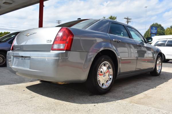 2006 CHRYSLER 300 TOURING 3.5L V6 WITH LEATHER AND SUNROOF for sale in Greensboro, NC – photo 5