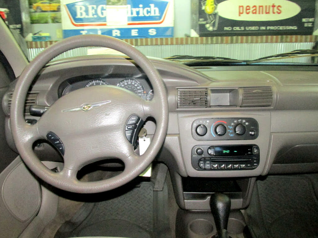 2005 Chrysler Sebring Sedan FWD for sale in Peru, IL – photo 5