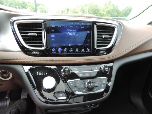 2017 Chrysler Pacifica Limited for sale in Bentonville, AR – photo 10