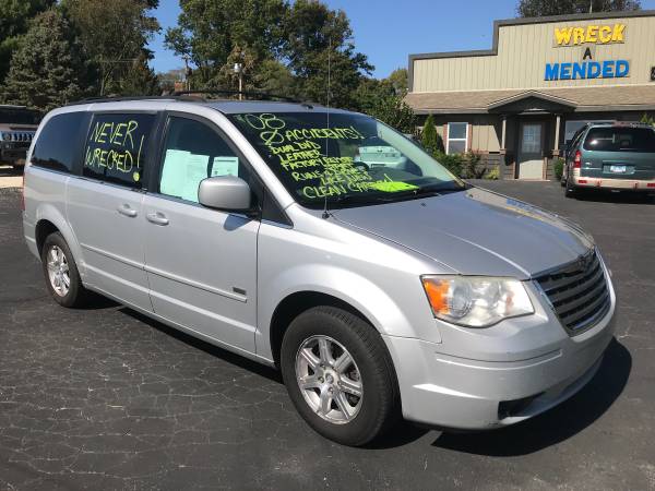 2008 Chrysler Town and Country Touring Dual DVD heated leather for sale in Jacksonville, IL