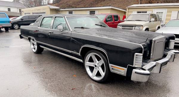 FUEL INJECTED BEAST! 1979 Lincoln Continental - - by for sale in Knoxville, TN – photo 2