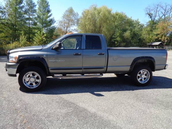 2006 Dodge Ram 2500 SLT 5.9 Diesel Crew CabLong Bed 4WD 6 Speed Manual for sale in Waynesboro, PA – photo 3