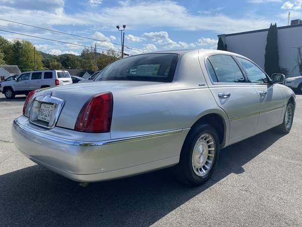 1999 Lincoln Town Car Executive - - by dealer for sale in Bristol, TN – photo 5
