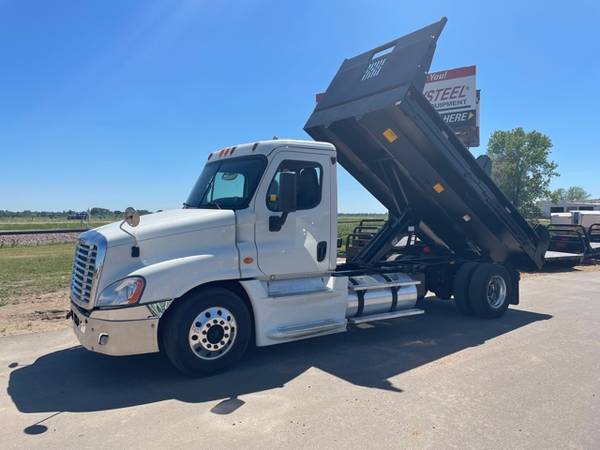 2014 Freightliner Cascadia 125 with 16 Crysteel Contractor Body Pkg for sale in Lake Crystal, MN – photo 11