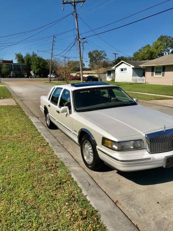 1997 Lincoln town car only 157kmiles must sell $2250 obo - cars &... for sale in Kenner, LA – photo 6