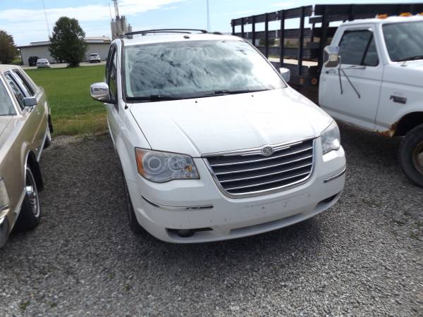 2010 Chrysler Town and Country Limited for sale in Vinton, IA